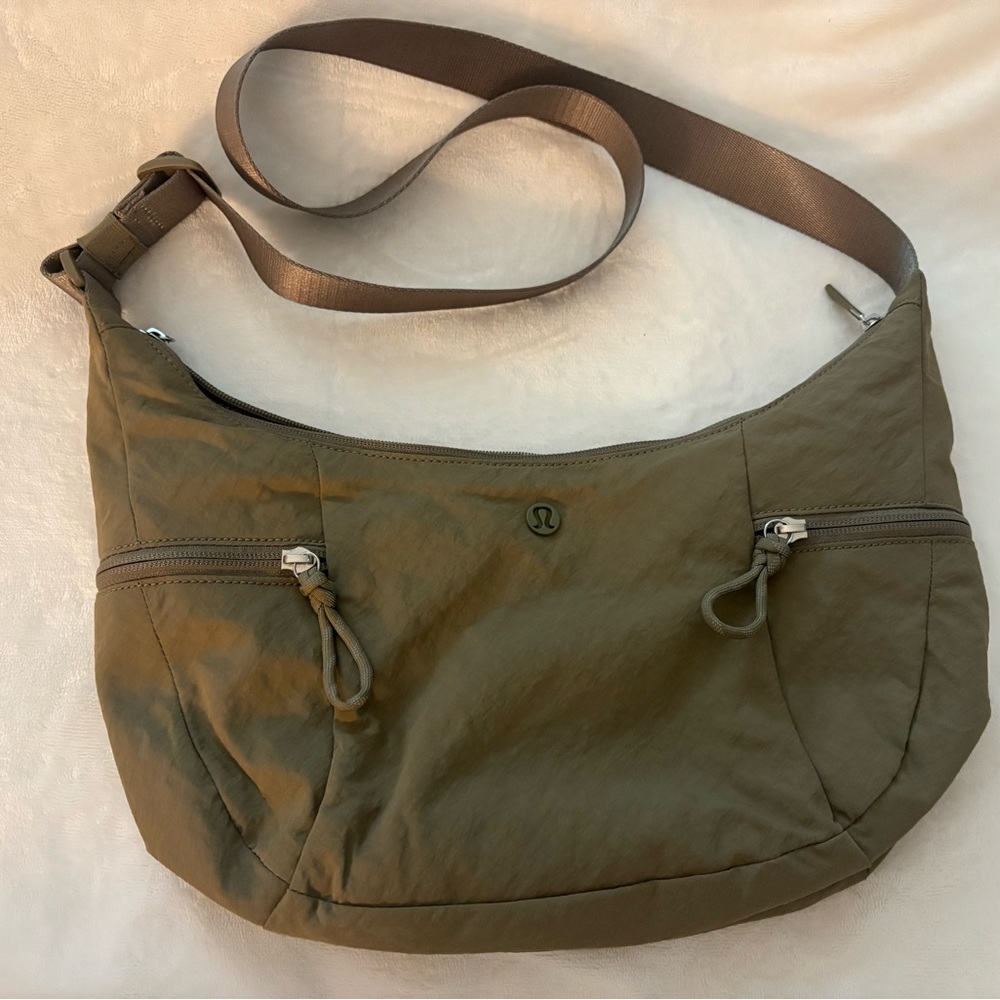 Lululemon Slouchy Sling Bag 6L in Fawn Brown